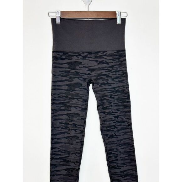 Spanx Assets Camo High Rise Seamless Leggings 24" Size Medium - Picture 1 of 8